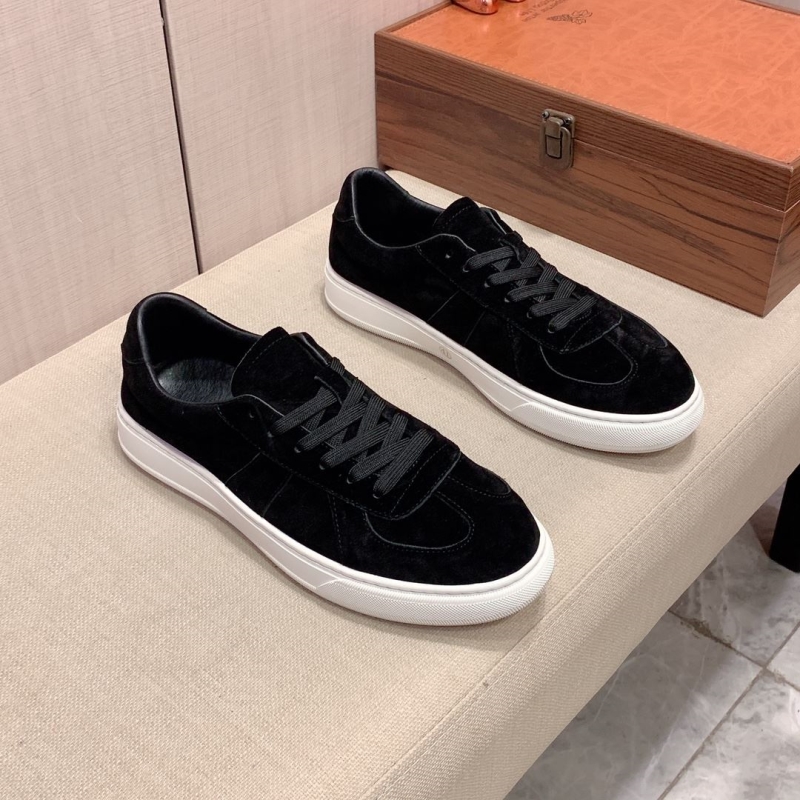 G*u*i casual shoes
